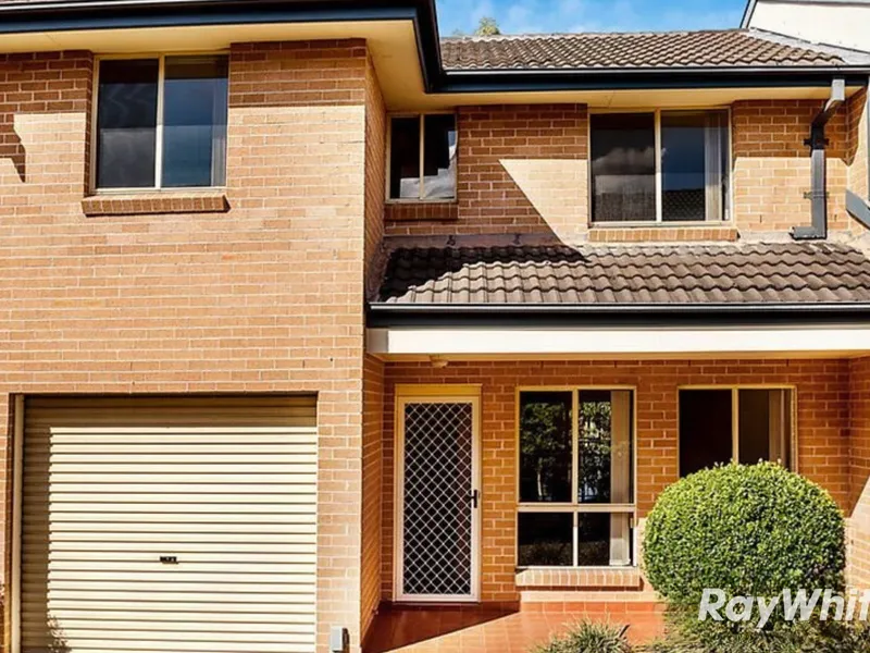 Two Bedroom Townhouse Close To Amenities