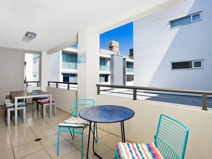 Contemporary harbourside apartment