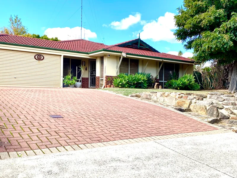 BIG FAMILY HOME IN GREAT LOCATION