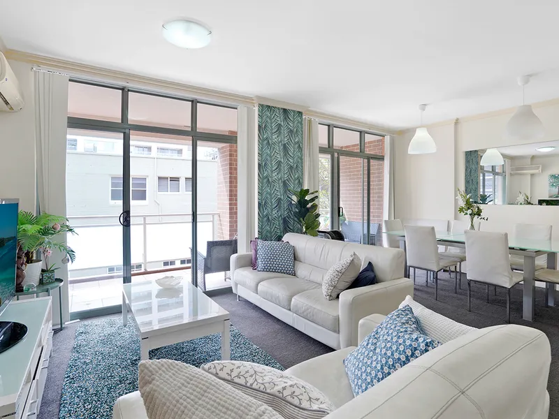 Spacious, Light Filled 2 Bedroom Apartment!