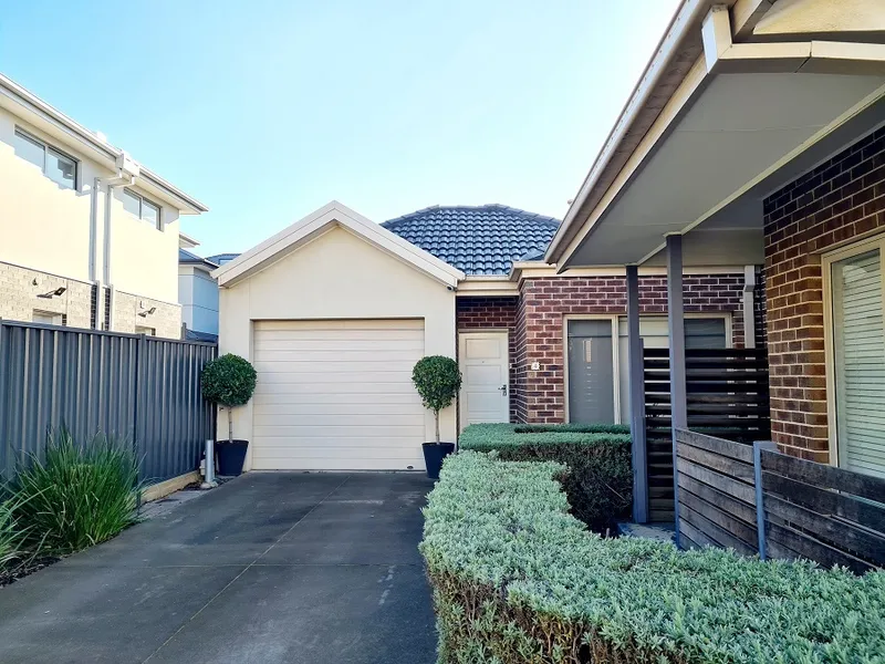 NEWPORT QUAINT LIVING, SINGLE LEVEL THREE BEDROOM VILLA