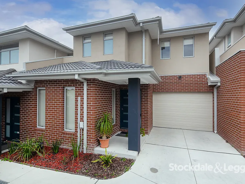 AS NEW TOWNHOUSE IN PRIME LOCATION