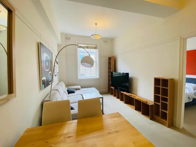 Gorgeous Renovated Furnished One Bedroom Apartment 