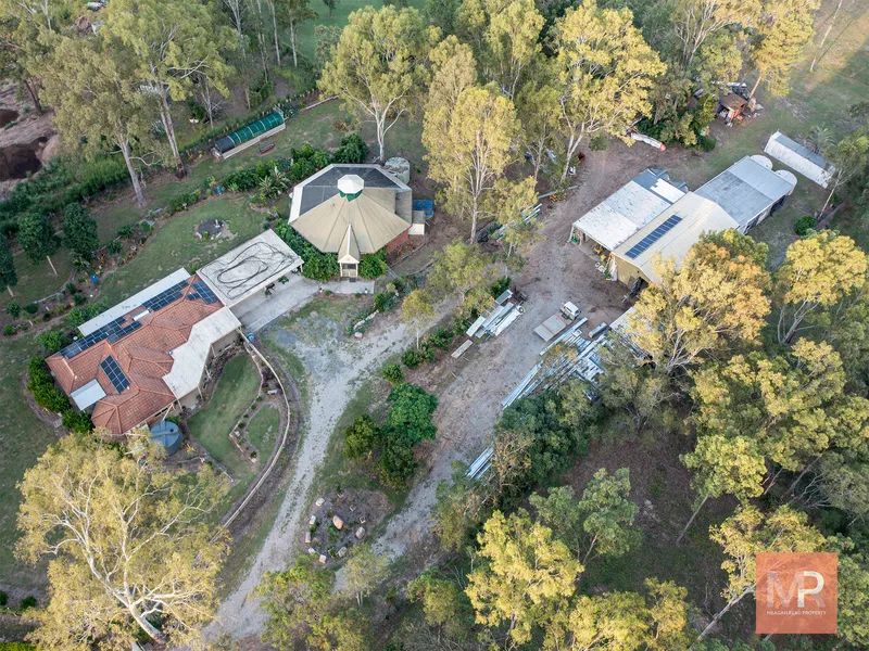 Family Home/Business, Pool, Sheds Galore, on 5 Acres. 