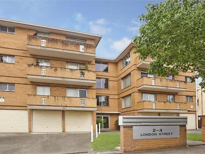 UPDATED 1 BEDROOM UNIT IN CONVENIENT LOCATION