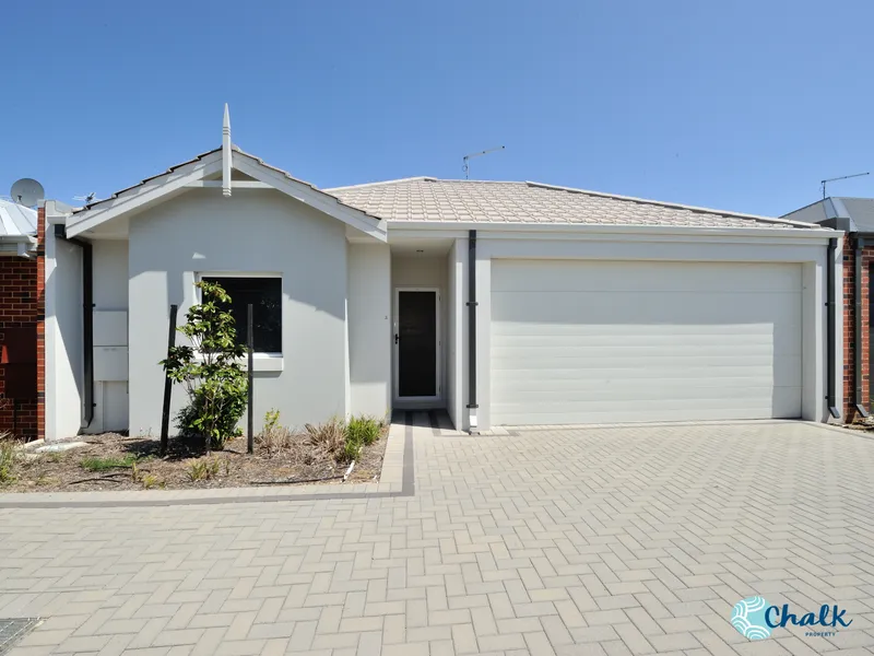 STYLISH & MODERN 3X2 IN HARRINGTON WATERS!