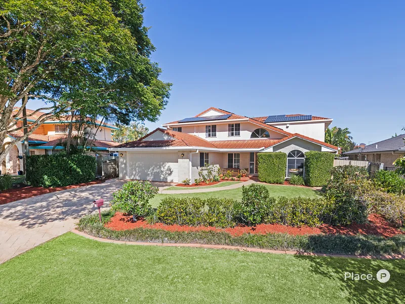 Grand and spacious family home in a prestigious location