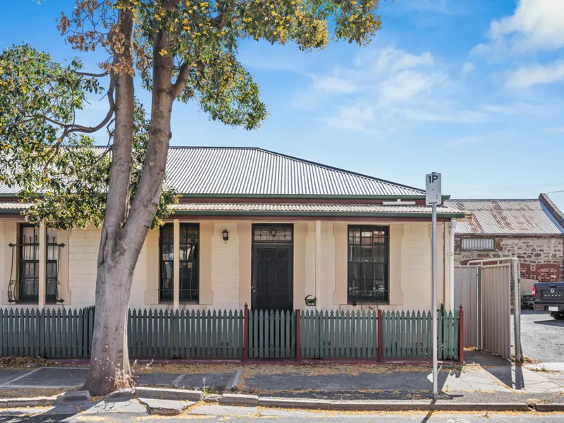 2 Bedroom Character Cutie In Sought-After Suburb
