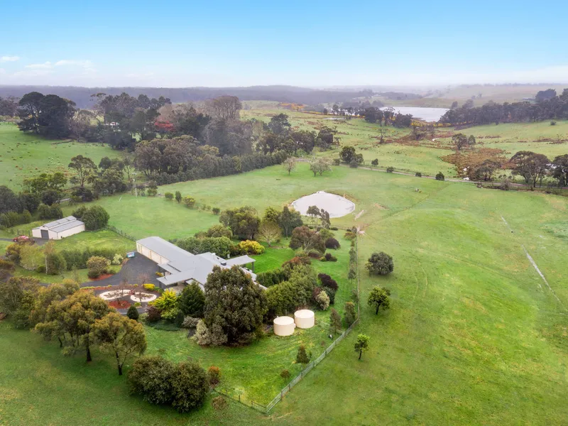 ‘Goldew’ - The Ultimate Family Entertainer– on 20 acres with magnificent views