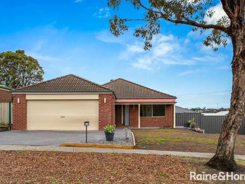 Elevated Elegance in Esteemed Sunbury Enclave