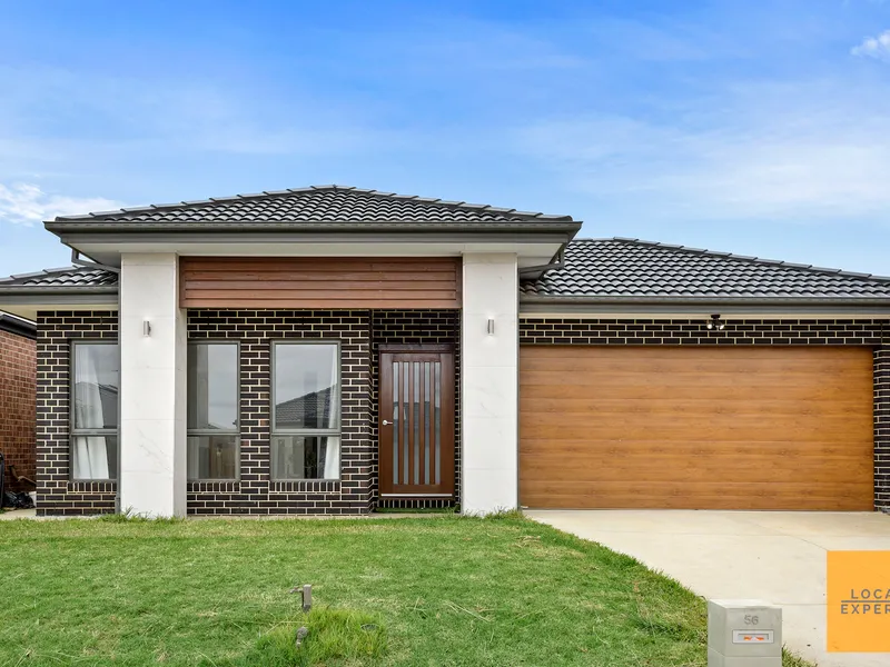 Modern 4 Bedroom Home In A Central Location!