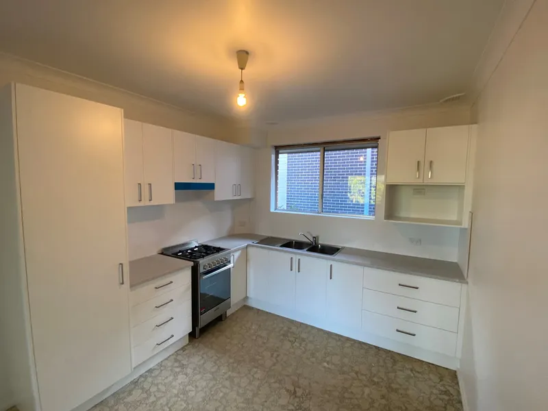 2 Minute walk to shops and transport.