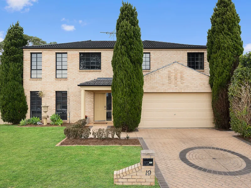 Idyllic family home in peaceful cul-de-sac locale