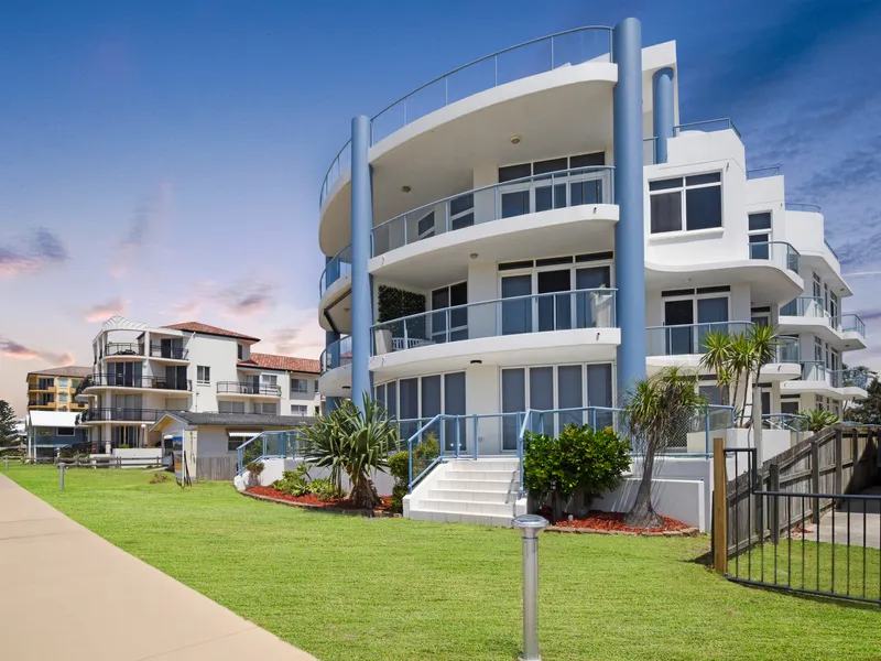 ABSOLUTE BEACHFRONT 2 BEDROOM UNIT 
