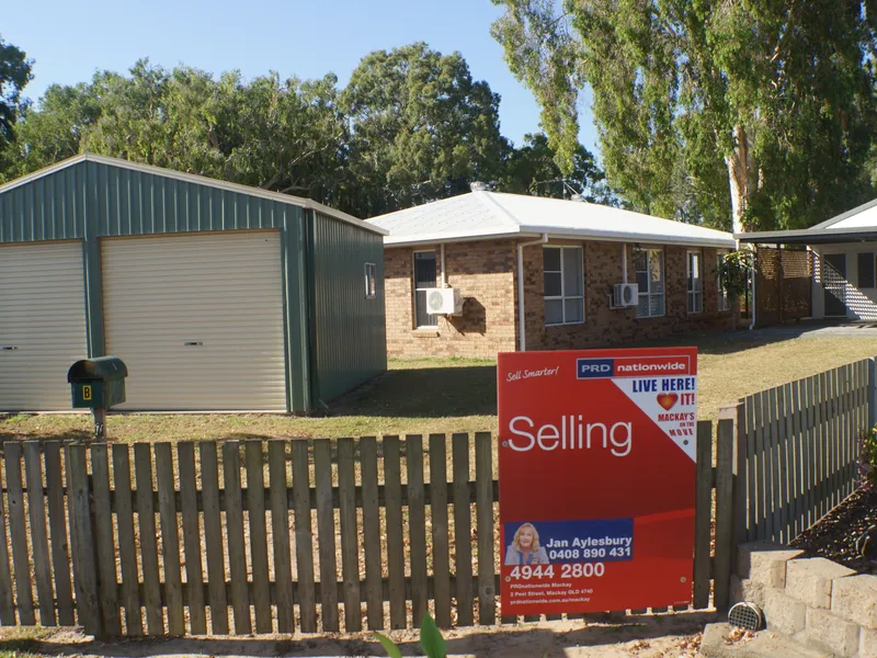 MASSIVE PRICE REDUCTION TO SELL! Main house with totally separate granny flat