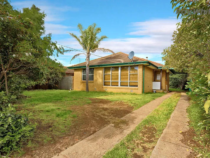 HOP STEP AND A JUMP FROM ALL AMENITIES! NOT ONE TO BE MISSED