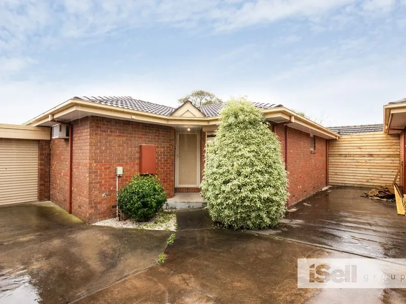 3 Bedroom Home - only a shot walk to the train station!