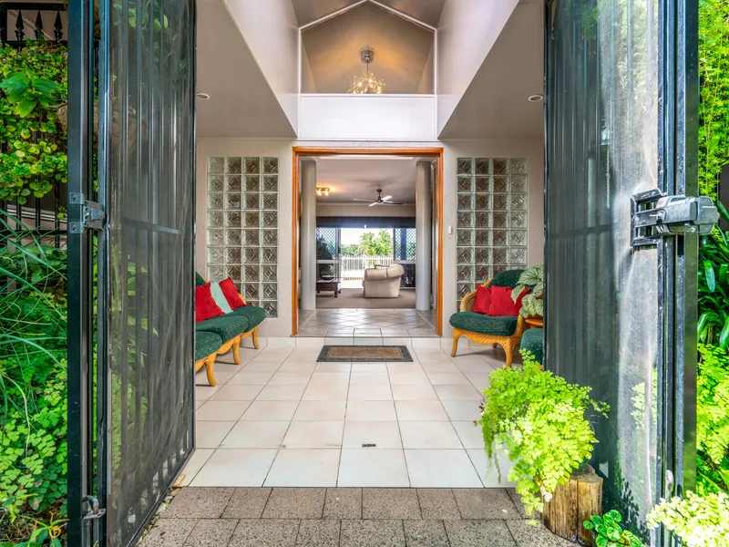 EXECUTIVE HOME IN DRESS CIRCLE AREA