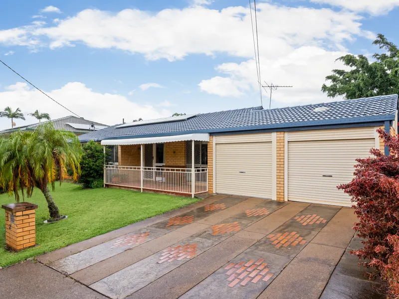 FANTASTIC LOWSET HOME IN SOUGHT AFTER LOCATION