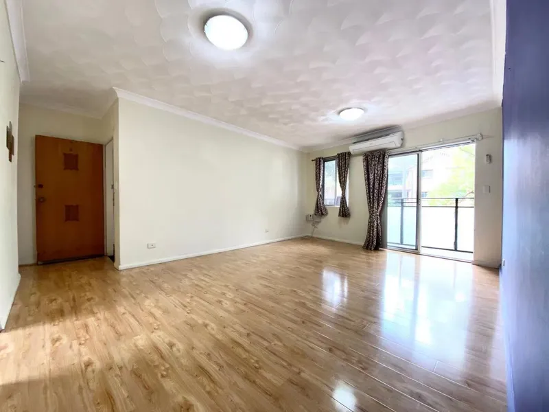 Large oversize 2 Bedrooms + 1 Bathroom + 1 car space + 1 storage