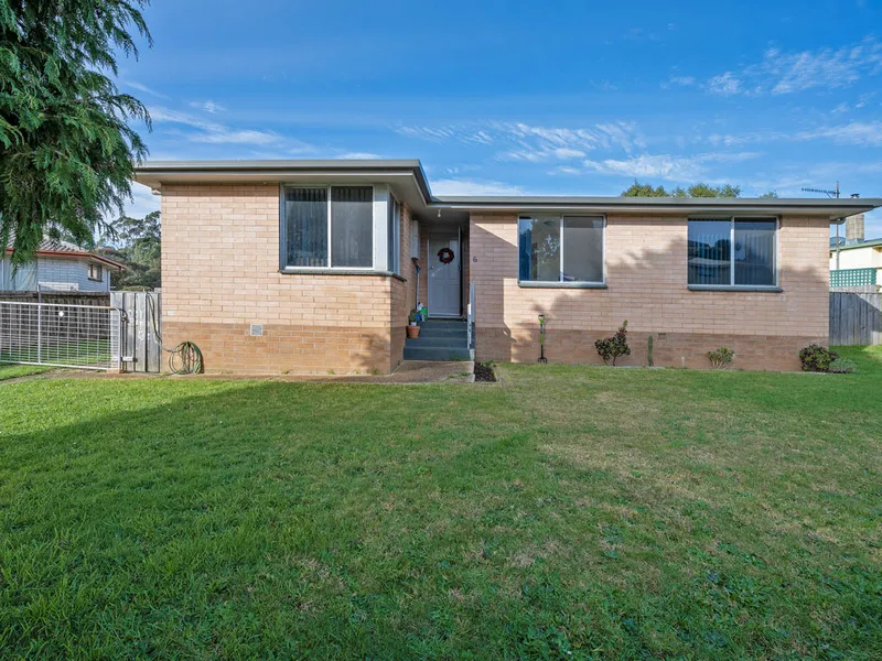 NEAT AND TIDY WITH LARGE SECURE BACK YARD
