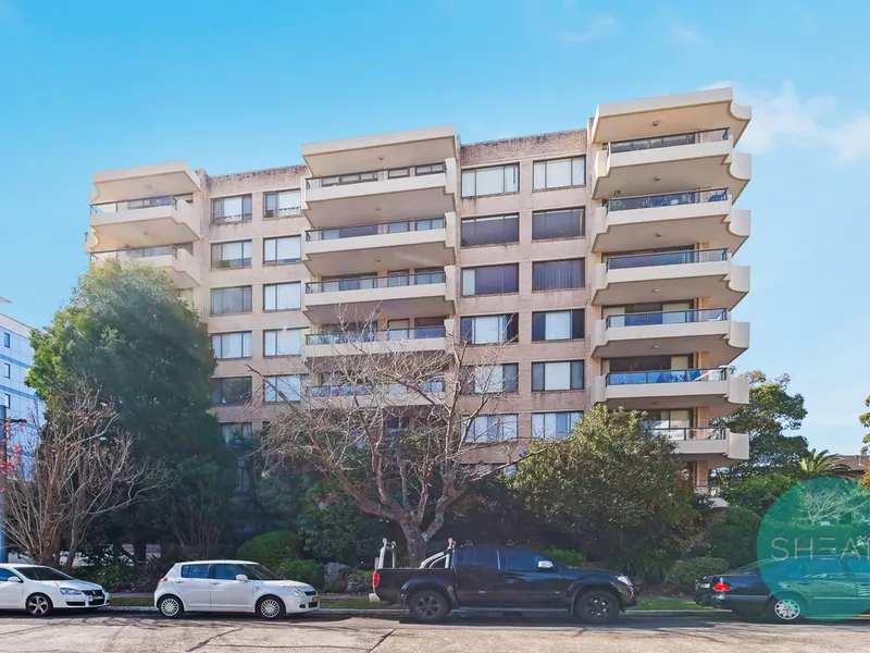 SPACIOUS 3 BEDROOM UNIT IN THE HEART OF CHATSWOOD