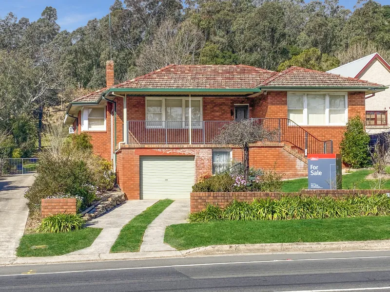 3 bedroom home near the heart of Picton!  645m2