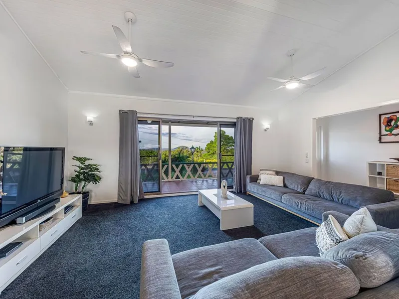 King of the Hill l Bli Bli Tops