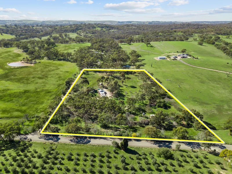 Spoilt by the views & space on Spring Gully Road!