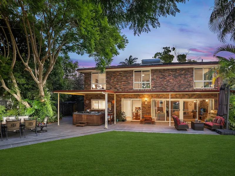 Private family retreat in relaxed parkside setting