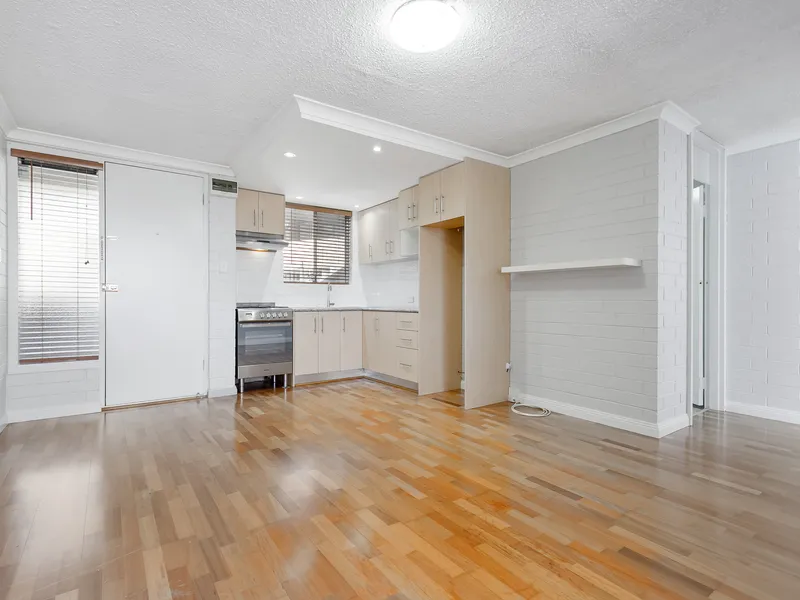 ENTERTAINMENT AT YOUR FEET!