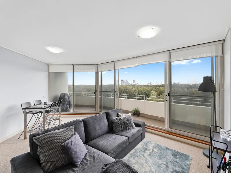 Bright and Sunny One Bedroom Apartment with Carspace | Furnished or Unfurnished