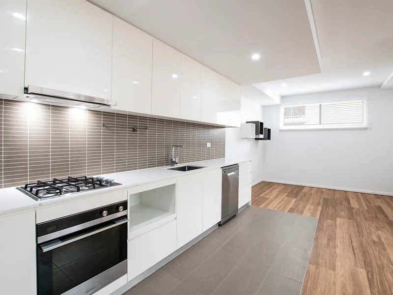 2 Bedroom Apartment with Timber Flooring & Available Now!