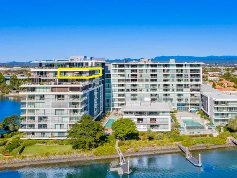 LARGE HIGH FLOOR RIVERSIDE SKY HOME