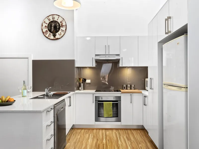 Modern, Air Conditioned & Spacious Brick-built split level villa!