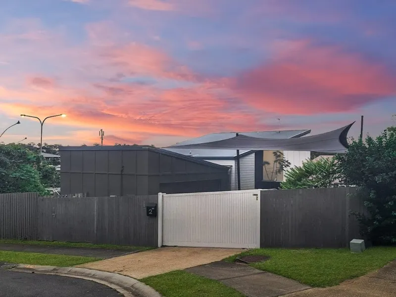 DON'T MISS OUT ON THIS HOME IN THE HEART OF PACIFIC PINES!!