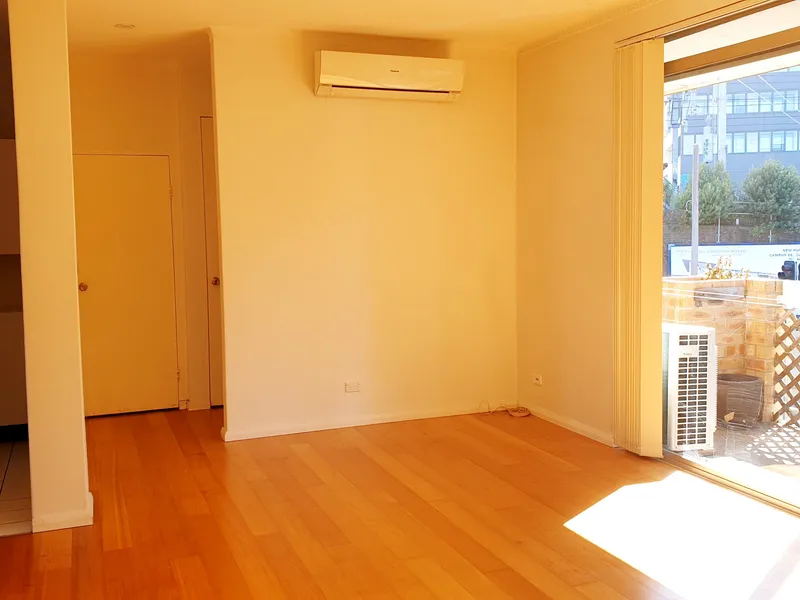 Three bedroom unit close to Hurstville station