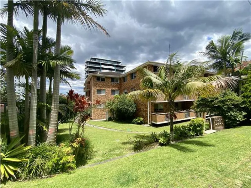 Bright and Breezy 2 Bedroom Unit Close to Main Beach and Pebbly Beach