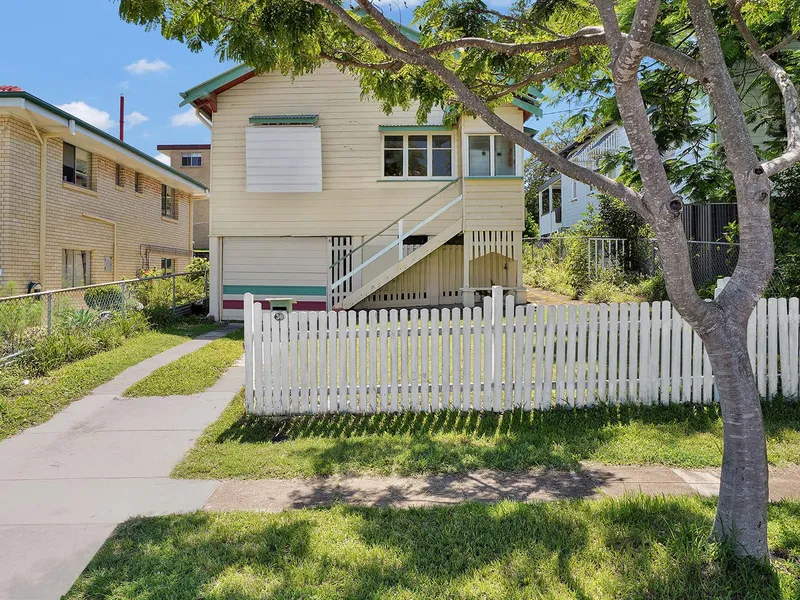 Freshly Renovated Breezy House!