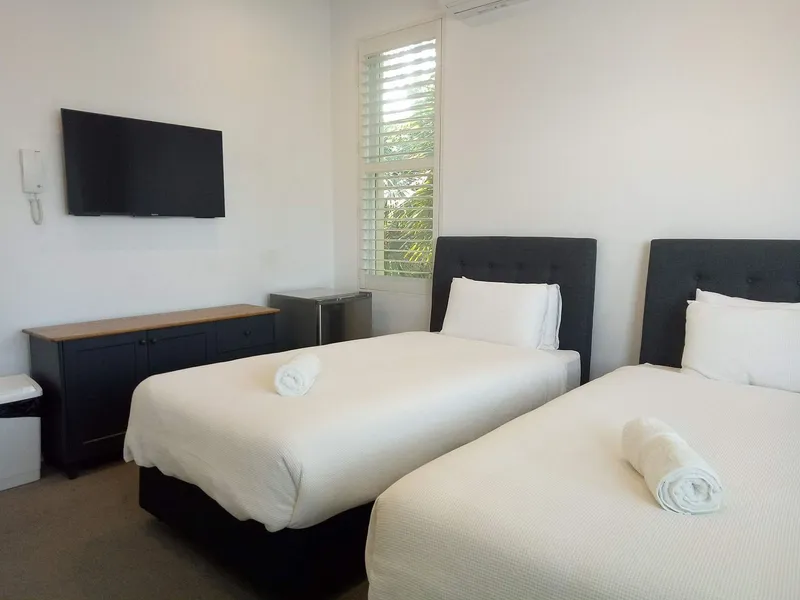 Walk to North Sydney Station and Greenwood Plaza in 8 Minutes