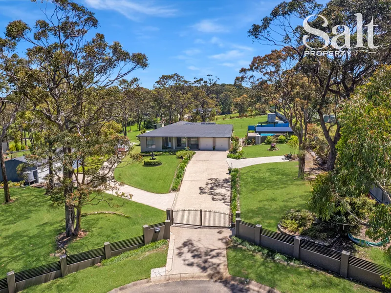 Acreage Retreat Offers the Best of Coast and Country Living