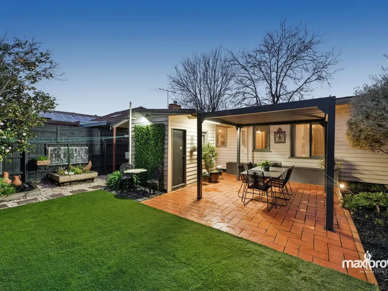 COTTAGE CHARM IN THE HEART OF RINGWOOD