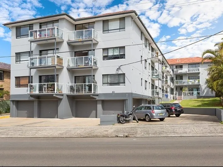 Sunny 2 Bedroom Unit Opposite Shelly Beach & Park!