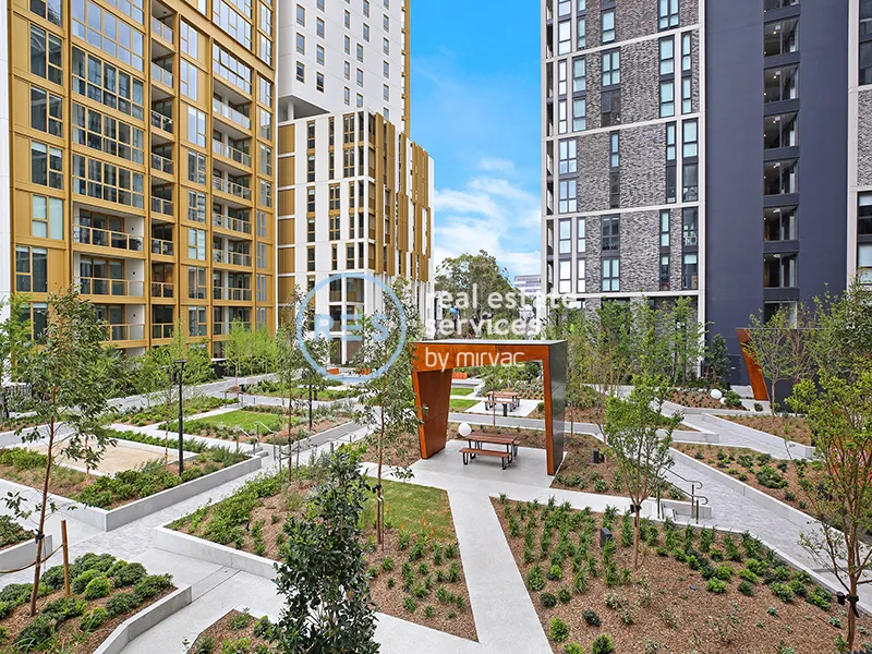 1-Bedroom Apartment with Seperate Study Room and Parking!