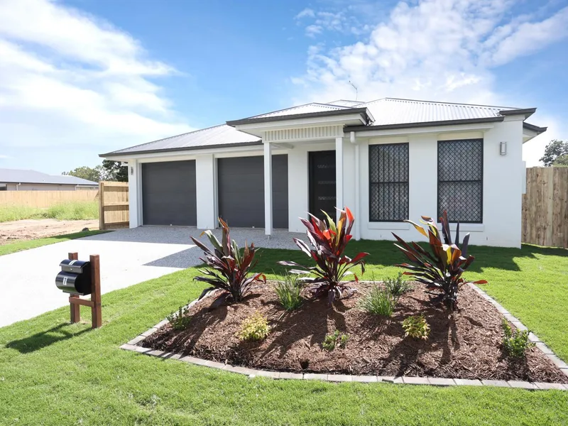 Low maintenance three bed duplex in sought after new estate located in Morayfield