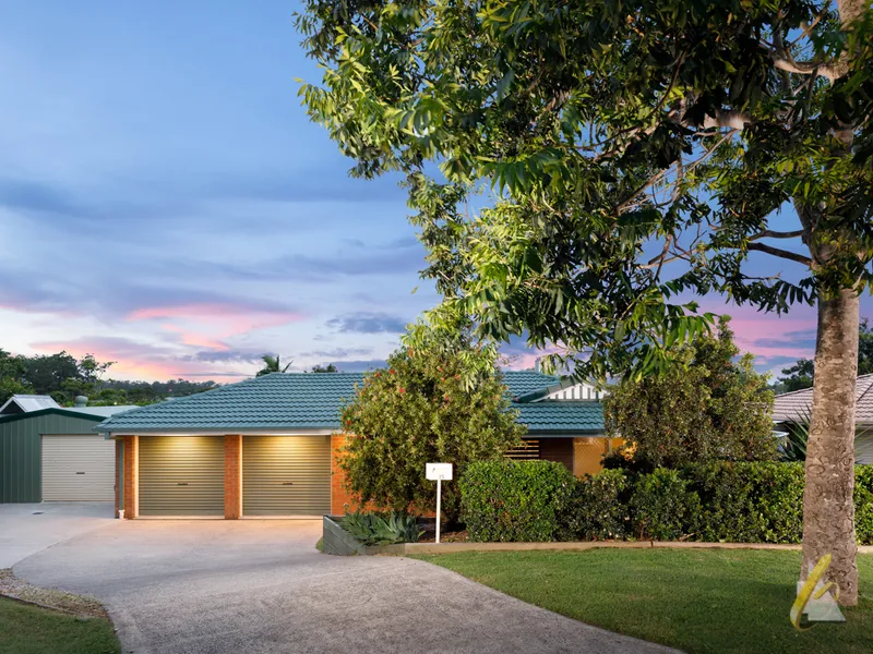 SPRAWLING SINGLE LEVEL ENTERTAINER IN CONVENIENT LOCALE