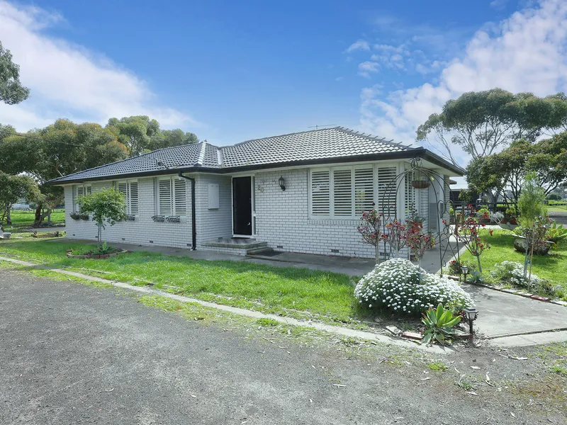 3-BEDROOM HOME ON 7 ACRES (APPROX.)