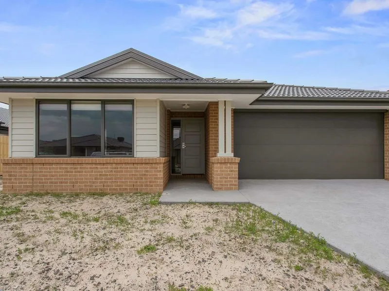 “Modern Home in Summerfields Estate”