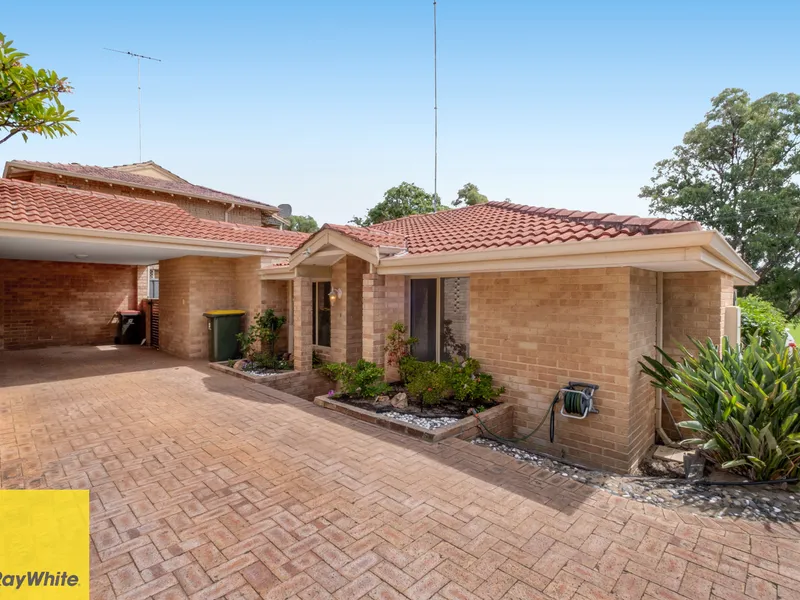 Premium Scarborough Location! Attractive Front Villa!