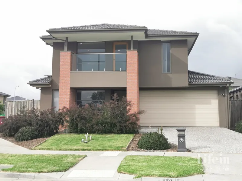 Double Storey 4 Bedrooms Warm House At Cranbourne North!!